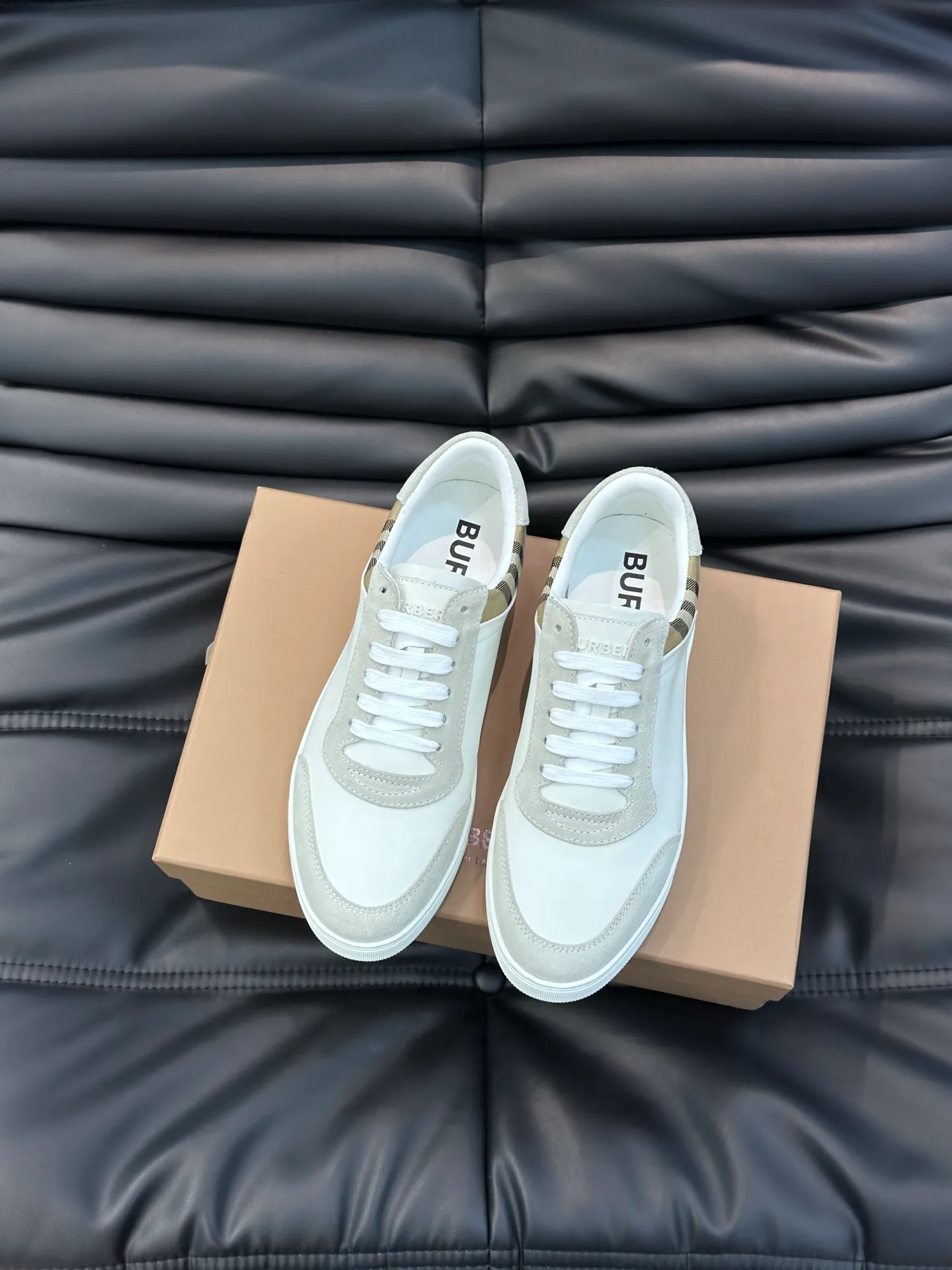 Men's shoes 💰p380 Men's classic low-top sneakers from "burberr*" are reinterpreted with Vintage retro plaid cotton and cowhide materials, and are decorated with a new brand logo. First-layer sheepskin lining, embossed Burberry lettering logo on the heel, T men's shoes 💰pU original outsole! Size: 38-44 (45 46 customized)